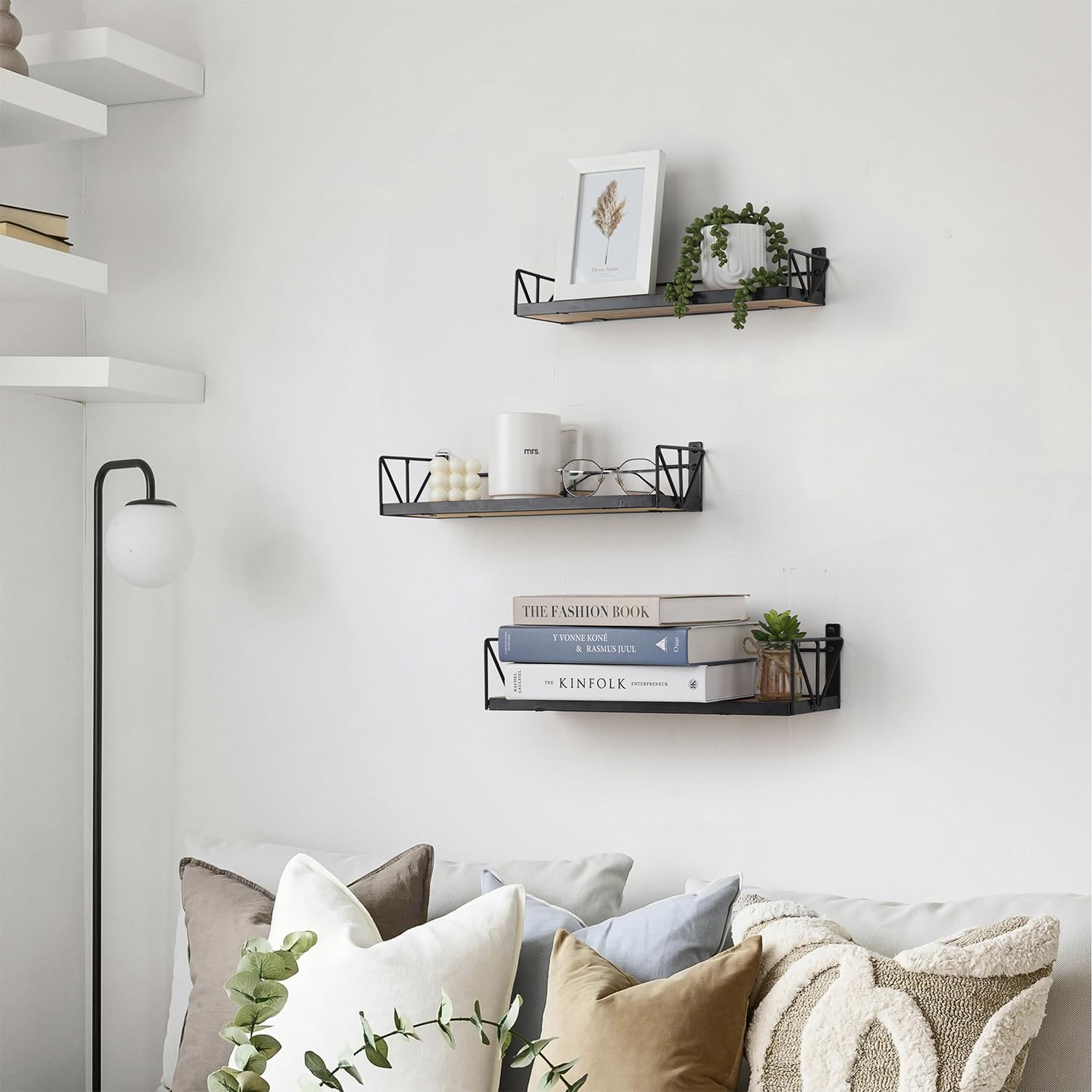 Qidordour Floating Shelves for Wall Set of 3, Rustic Wood Wall Shelves for Home Decor, Wall Mounted Farmhouse Floating Shelf for Living Room, Bathroom, Bedroom and Kitchen (Carbonized Brown)